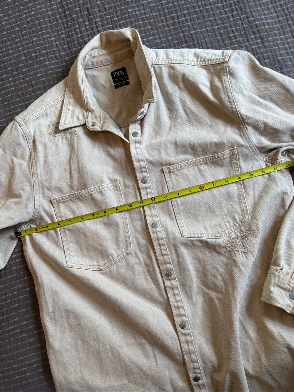 Zara Men's Relaxed Fit Denim Shirt Jacket Cream Beige Size XL Distressed - Picture 6 of 9
